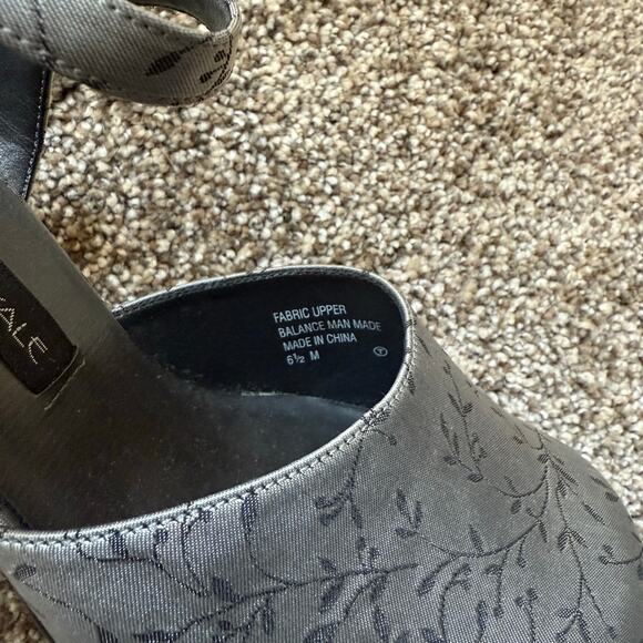 Vintage Y2K 90’s Grey Silver Low Heels With Vines Formal Ankle Buckle Round Toe - Picture 3 of 8